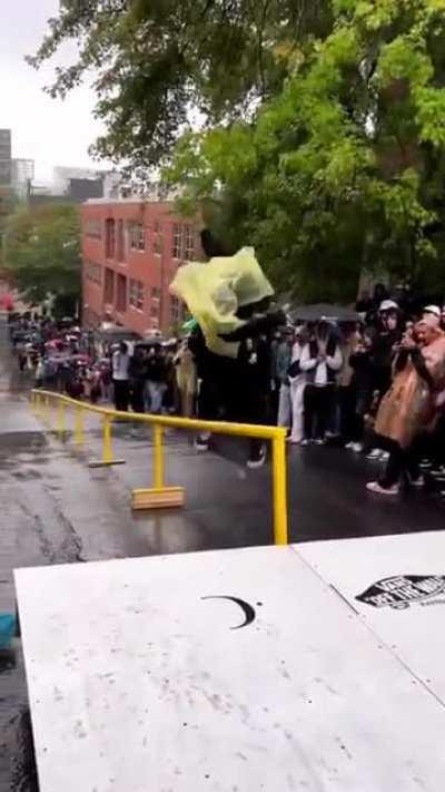 Balancing like that on the rain is something crazy. There is unlimited work behind