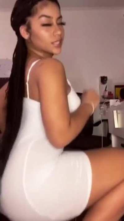 she so fucking fine🤤🤤🤤