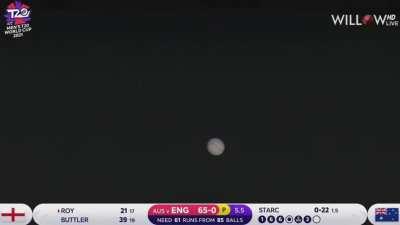 Cameraman focused on Jupiter during live match