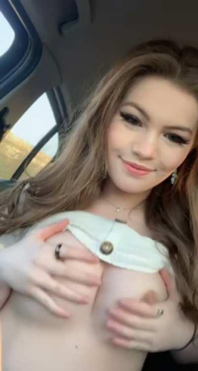 [gif] Lil bit of fun at a red light never hurt anyone :)