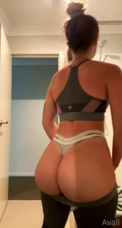 GET HER FOLDER ⬇️⬇️⬇️