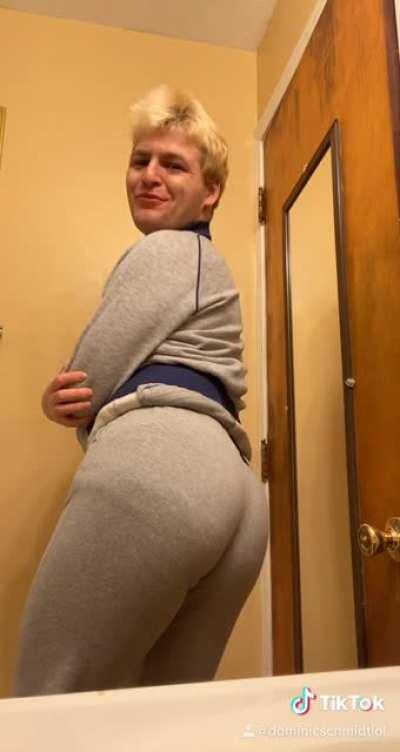 Dominic Schmidt wants his booty jiggled