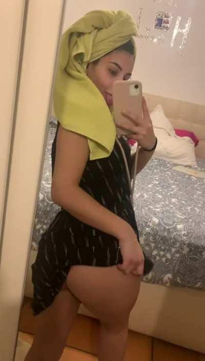 Showing my boobs on reddit makes me kind of horny