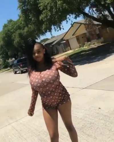 T on a S -- with dem doe eyes