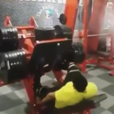 Half flamingo on bench press