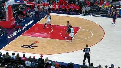 [Highlight] Montrezl Harrell hits the half court buzzer beater to end the first half for the Wizards