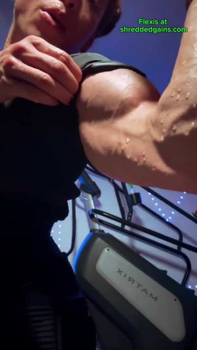 Biohacked flexis after my EMS suit training