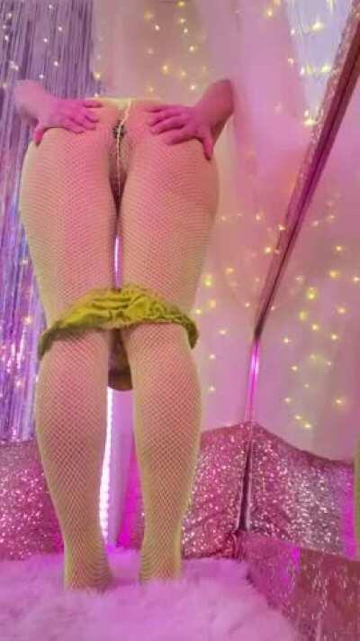 A little surprise under these fishnets