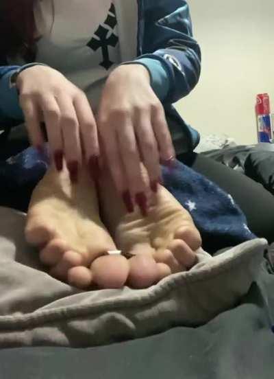 tickling my toe tied best friend <3