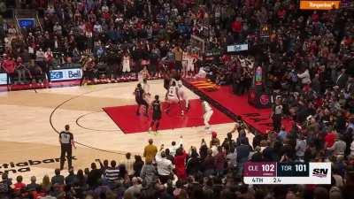 [Highlight] Scottie Barnes tragically misses the game-winning layup