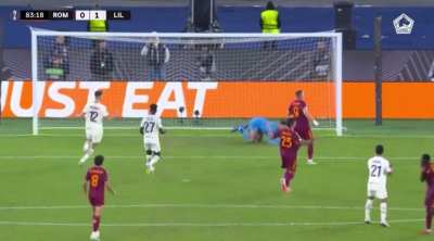 Lille commentator laughs at Roma three missed penalties