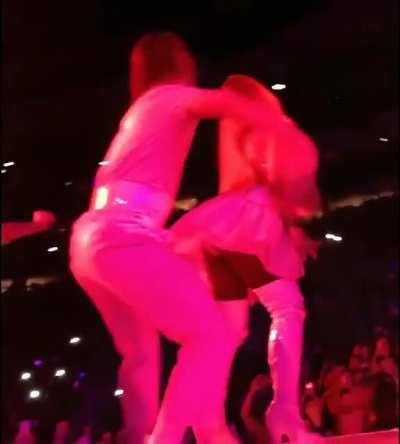 i wish i was that backup dancer