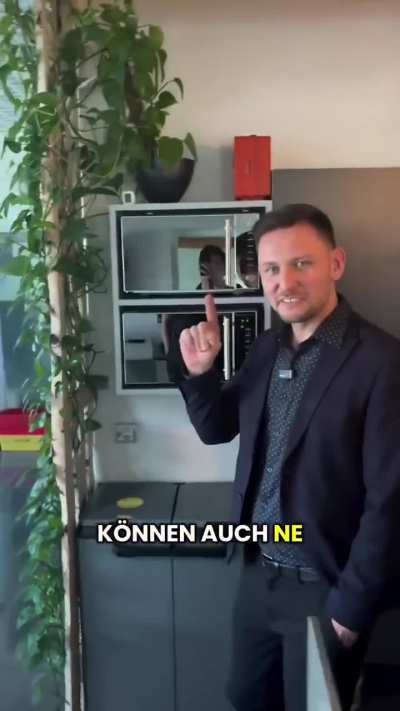 Progressiver DVAG-Strukki h&auml;lt motivierende Rede