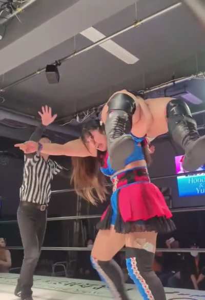 Ozaki racks the bigger woman!!