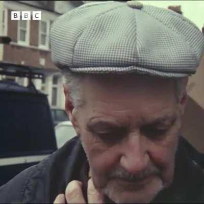 People trying new-fangled crisps for the first time
