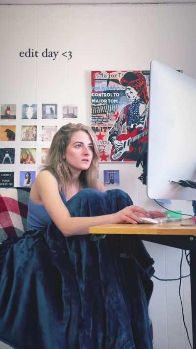 Caitlin Marie (caitlin marie reacts/she's scared)