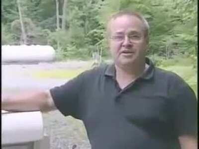 Esse tiozinho e sinistro. Solar-hydrogen powered house. Tem uns bons 10 anos que eu me inspirou no sistema desse cara. Libertario raiz 😎