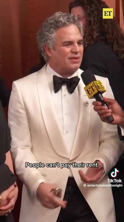 Mark Ruffalo Speaks Out Against The Murder of Renee Good and more at the Golden Globes