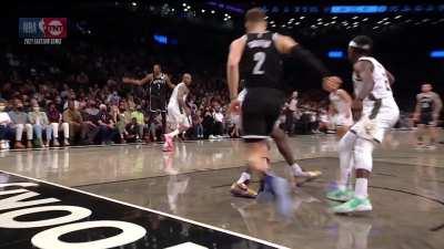 [Highlight] Blake Griffin dives for the loose ball to force a jump ball and gets a standing ovation