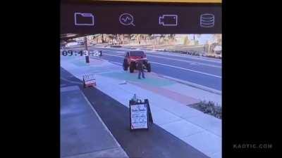 jeep owner overreacts to insult