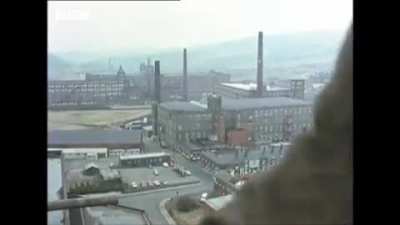 Fred Dibnah. Knocking down a chimney brick by brick (1970s)