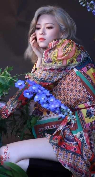 Jeongyeon - blonde, more & more hippie outfit, 200531