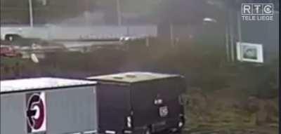 WCGW: not braking before roundabout