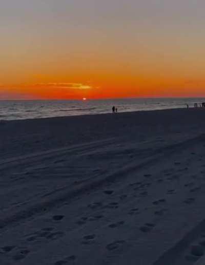 ridin’ parasail, rollin’ through the grass 🥹