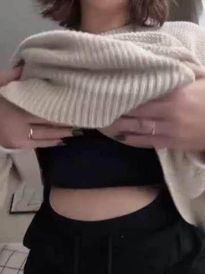 chubby slut who loves showing off her holes ♡ chat with me and get a dick rate as well! there’s no ppv, and i post full length content!!