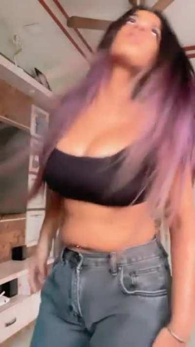 Suhana Khan ( __suhuuu__ )