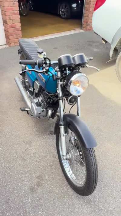 Suzuki 1981 GP125 I just purchased, to keep it as is (probably put the original seat back on) or cafe racer? Thoughts?