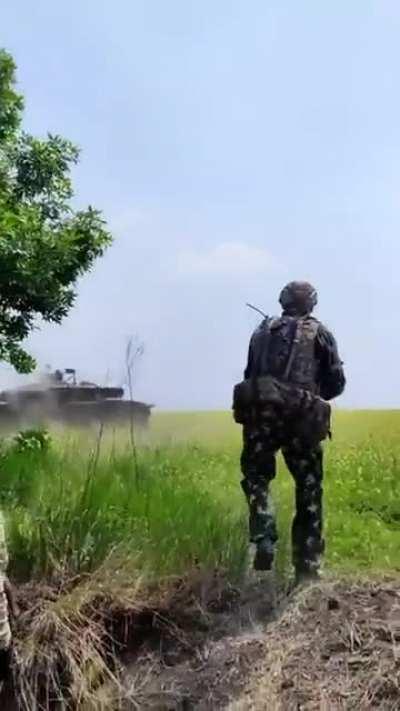 UA soldiers blowing up russian tank with AT granate.