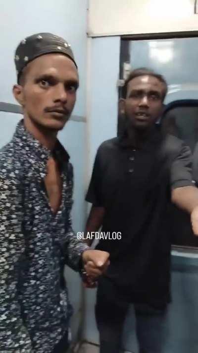 Thieves caught in mumbai train
