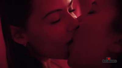 Danielle Campbell & Zelda Williams (Shrimp)