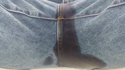 Pissing in my jeans, and getting a close up of it