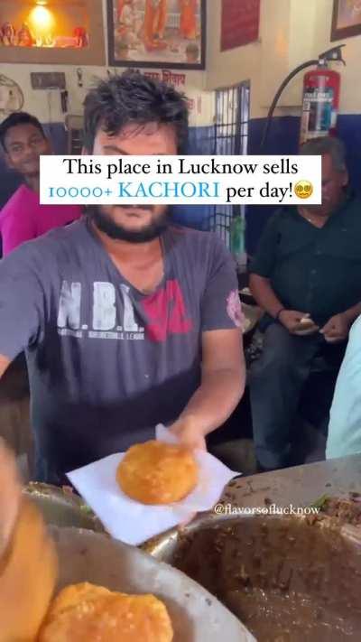 Moti Lal Kachori Bhandaar 😋 😋 😋