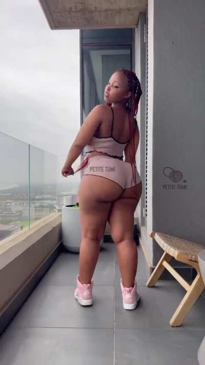 can't get enough of this thicc petite [Tumi]