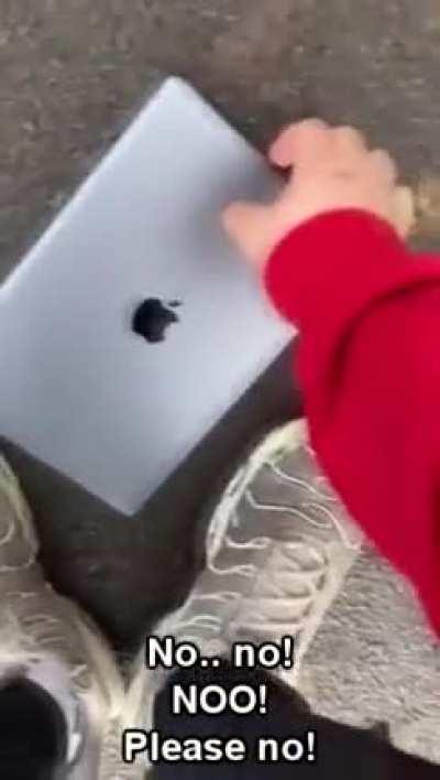 Let's flip this ipad, what could go wrong?