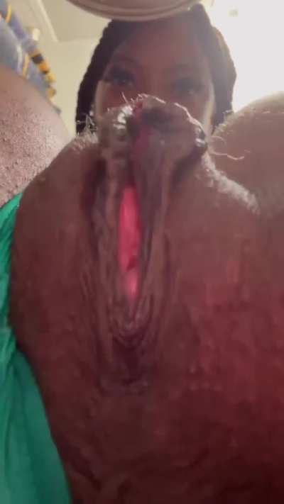 Look at the lips on her