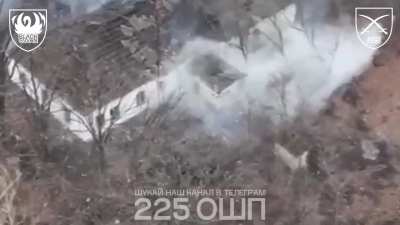 Ukrainian Bradley successfully evacuates Infantry, after they encountered numerically superior russian forces [