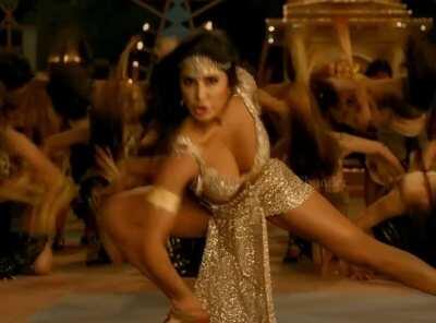 Katrina Kaif b**bs bounce