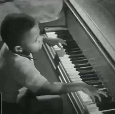 Piano prodigy that taught himself to play at age 2: Frank 