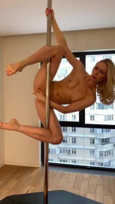 Pole dancer