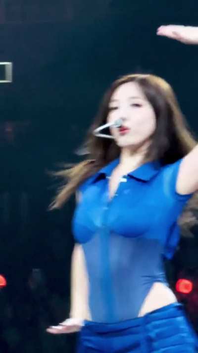 251101 Stunning Nayeon