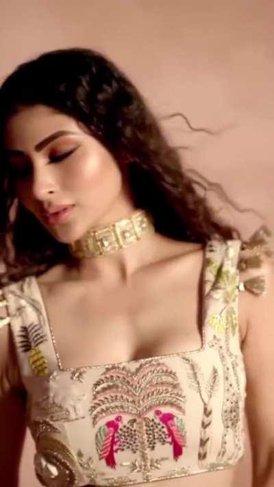 Mouni Roy 