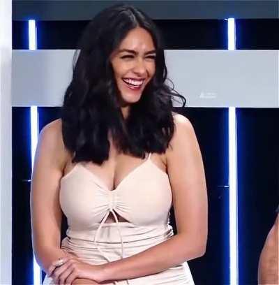 Mrunal Thakur Cute Gif Video @mrunalthakur