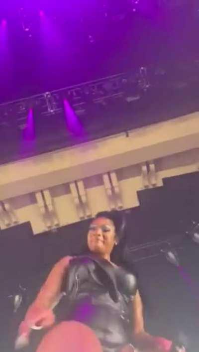 she getting painted tonight 🍆🙏🏾