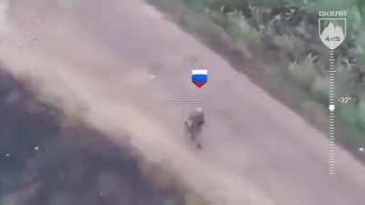 Ukrainian soldier fools two Russian soldiers into believing he's one of them, and then....