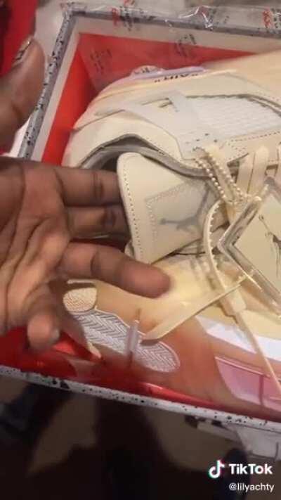 take dis nigga phone away neow