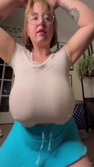 Huge mommy milkers